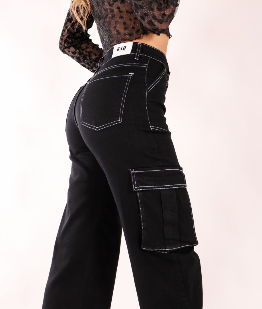 Jean wide leg Black cargo elastizado ruedo normal