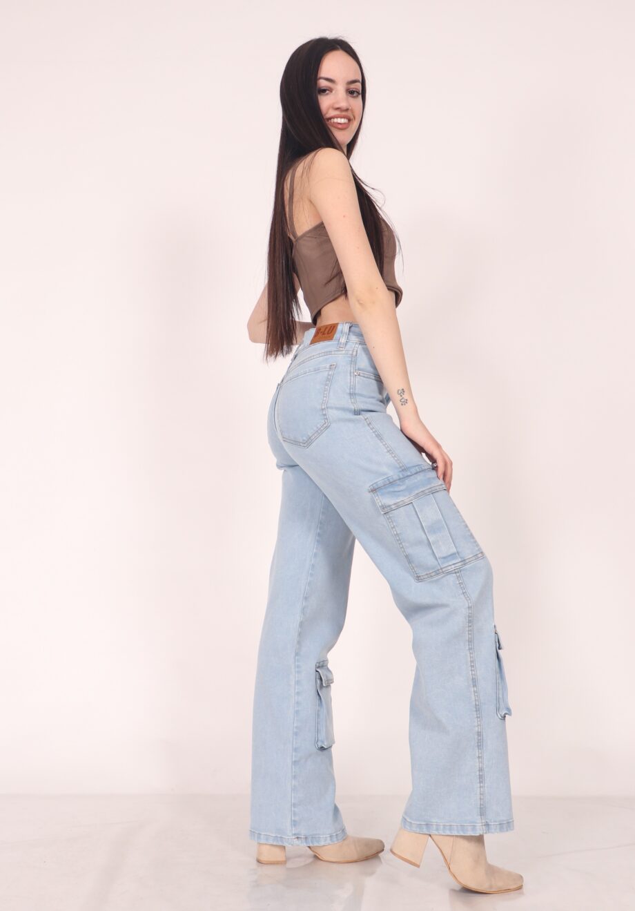 Jean wide leg cargo elastizado ruedo normal