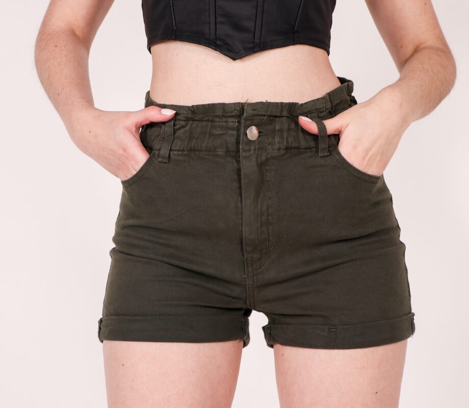 Short elastizado verde militar