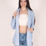 Camisa oversized celeste rígida