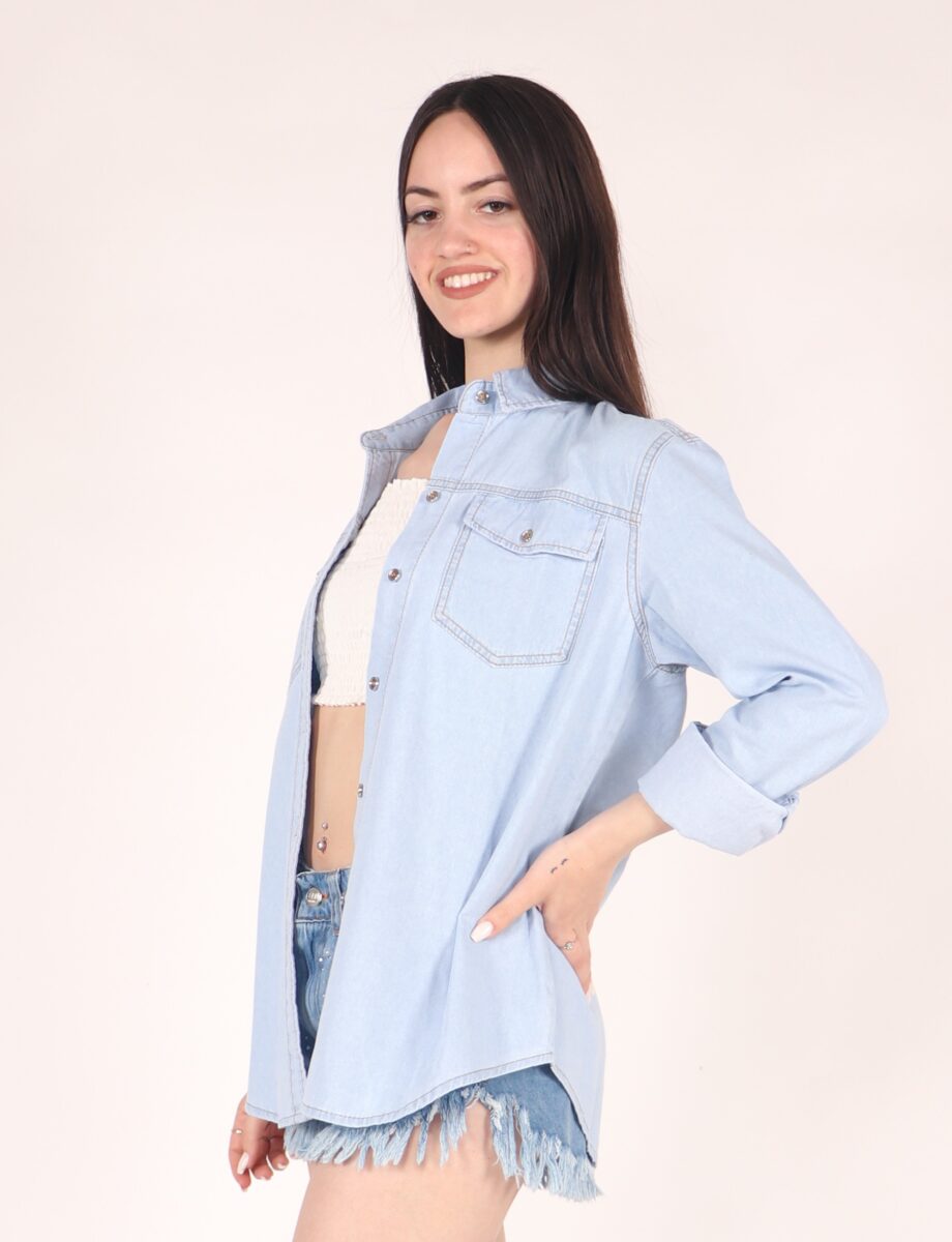 Camisa oversized celeste rígida