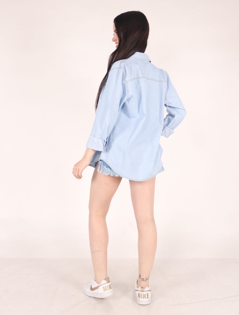 Camisa oversized celeste rígida