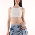 Short mom cargo rígido con tiras ruedo normal