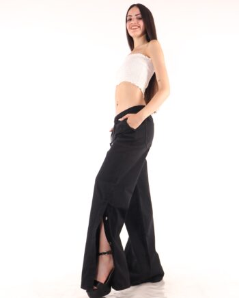 Jogger wide leg rígido negro con elástico en la cintura lateral con botones