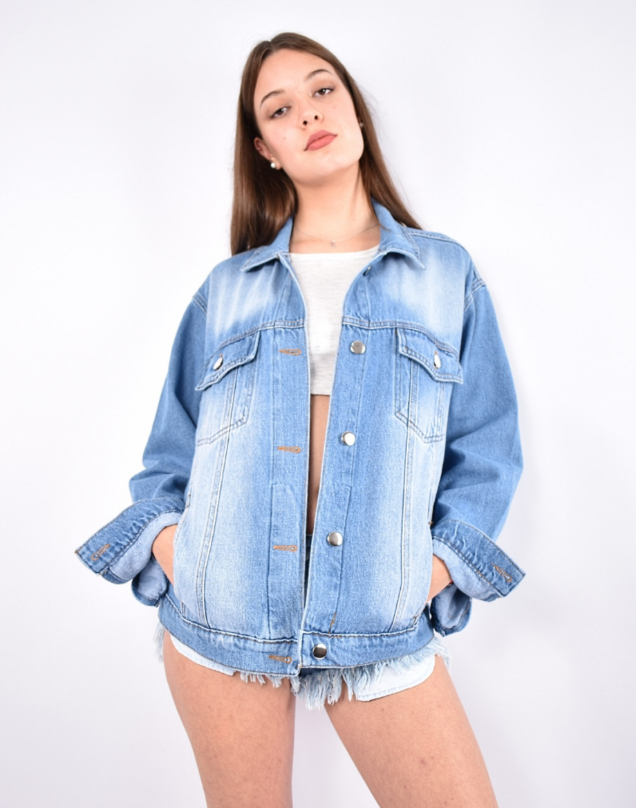 Campera oversize rígida azul nevado