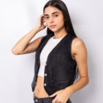 Chaleco denim rígido black localizado