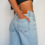 Wide leg elastizado celeste nevado ruedo normal