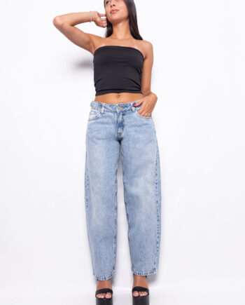 Baggy rígido tiro bajo celeste nevado con hebillas y ruedo normal