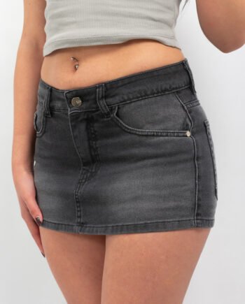 Short pollera Rígido Tiro Bajo Negro Localizado ruedo normal