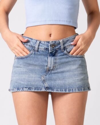 Short pollera Rígido Tiro Bajo Arena con Tajo lateral ruedo normal